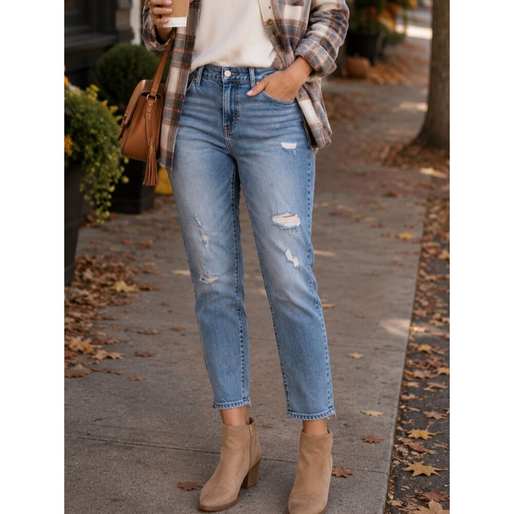 Old Navy Mid-Rise Boyfriend Ankle Jeans 12 Tall Light Wash Distressed Stretch